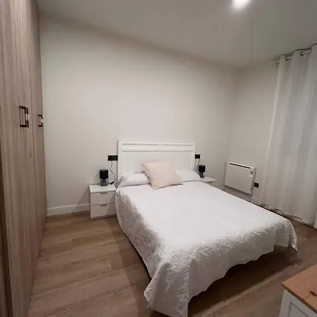 2 Privadas Con 1 Bano Privado, Salon Y Cocina